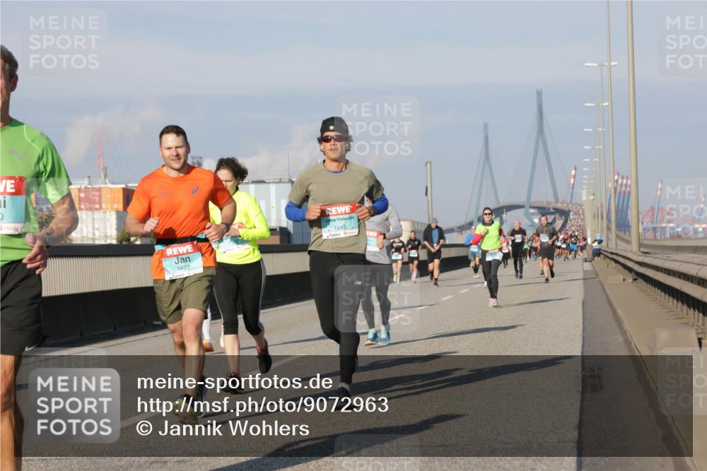 03.10.2025 - Köhlbrandbrückenlauf Jannik Wohlers http://msf.ph/oto/9072963 03.10.2025 09:50:18 Position 3 0, 1622, 1245 meine-sportfotos.de