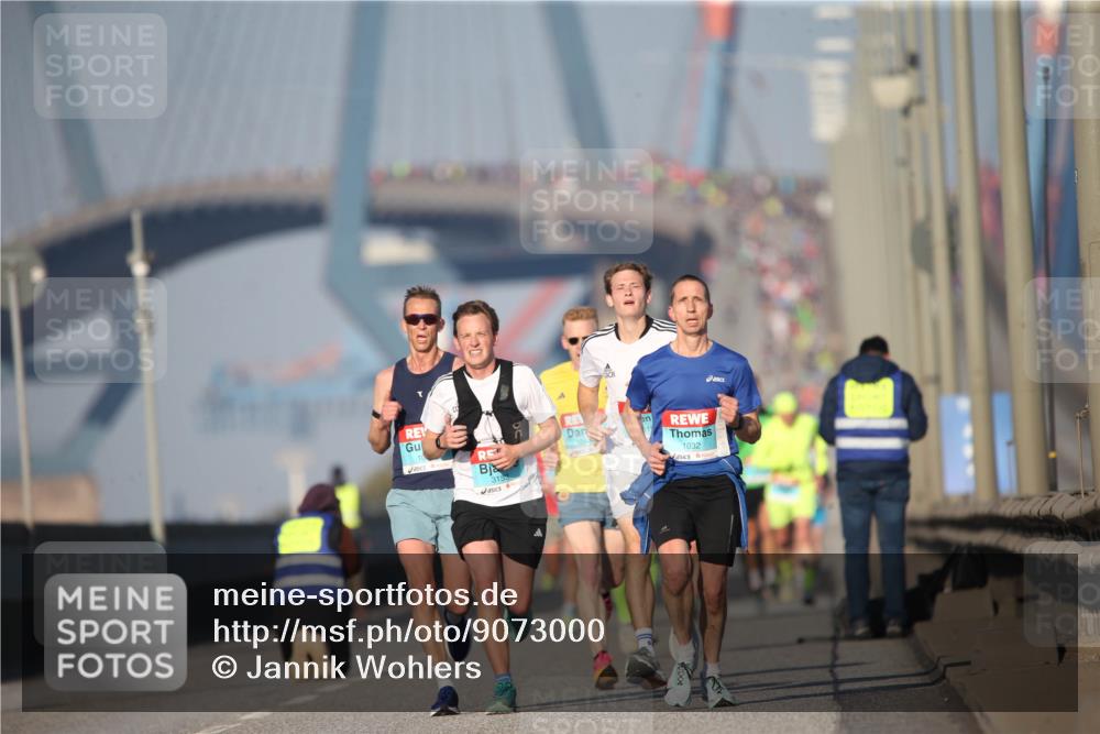 03.10.2025 - Köhlbrandbrückenlauf Jannik Wohlers http://msf.ph/oto/9073000 03.10.2025 09:39:05 Position 3 3159, 1032, 12 meine-sportfotos.de