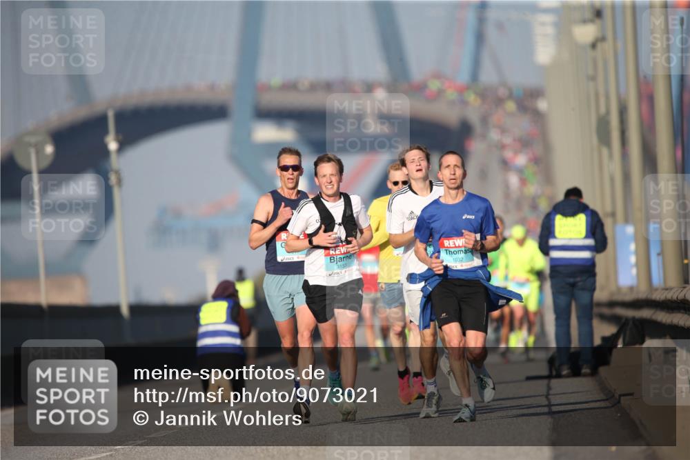 03.10.2025 - Köhlbrandbrückenlauf Jannik Wohlers http://msf.ph/oto/9073021 03.10.2025 09:39:05 Position 3 3153, 1032 meine-sportfotos.de
