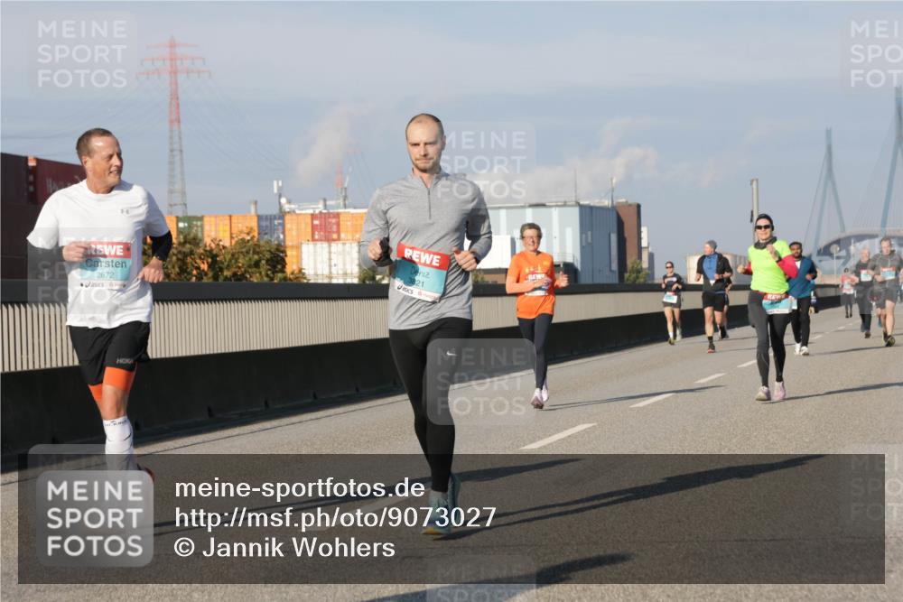 03.10.2025 - Köhlbrandbrückenlauf Jannik Wohlers http://msf.ph/oto/9073027 03.10.2025 09:50:22 Position 3 2672, 3821 meine-sportfotos.de