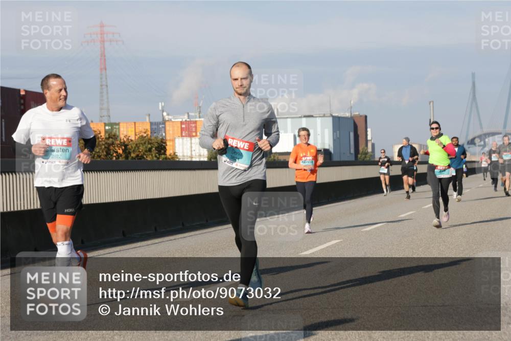 03.10.2025 - Köhlbrandbrückenlauf Jannik Wohlers http://msf.ph/oto/9073032 03.10.2025 09:50:22 Position 3 2672, 3821 meine-sportfotos.de