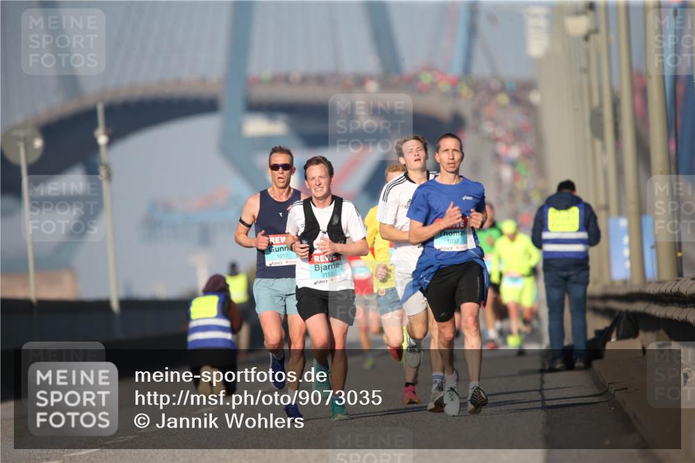 03.10.2025 - Köhlbrandbrückenlauf Jannik Wohlers http://msf.ph/oto/9073035 03.10.2025 09:39:05 Position 3 1017, 3153, 1032 meine-sportfotos.de