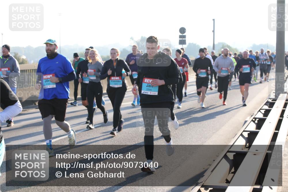 03.10.2025 - Köhlbrandbrückenlauf Lena Gebhardt http://msf.ph/oto/9073040 03.10.2025 09:24:56 Position 1 2142, 3395 meine-sportfotos.de