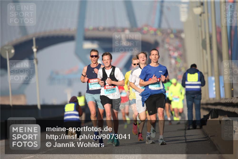 03.10.2025 - Köhlbrandbrückenlauf Jannik Wohlers http://msf.ph/oto/9073041 03.10.2025 09:39:05 Position 3 1017, 3153, 1032 meine-sportfotos.de