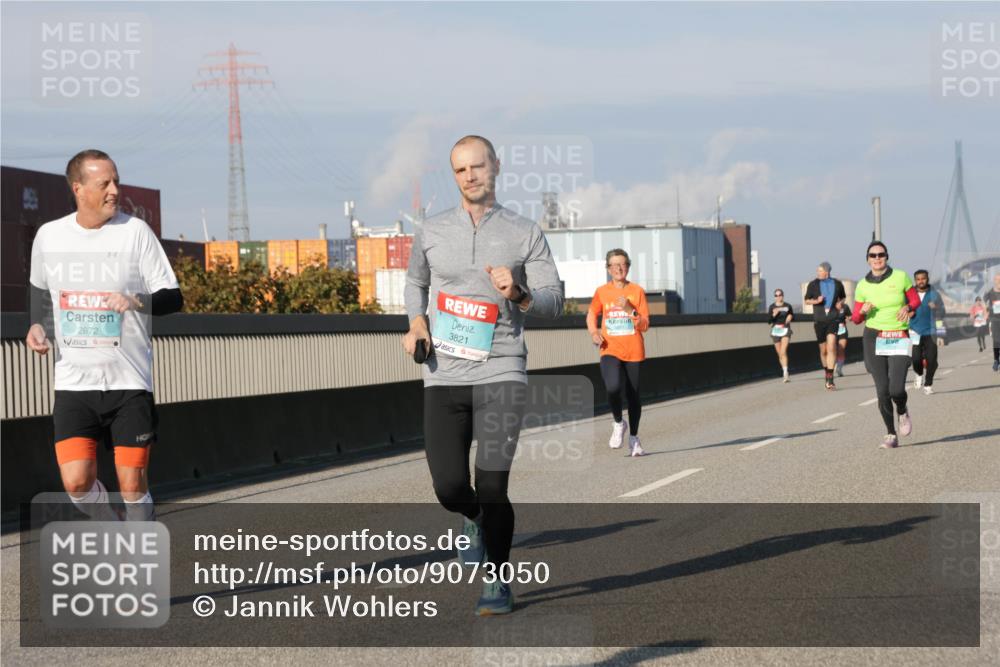 03.10.2025 - Köhlbrandbrückenlauf Jannik Wohlers http://msf.ph/oto/9073050 03.10.2025 09:50:22 Position 3 2672, 3821 meine-sportfotos.de
