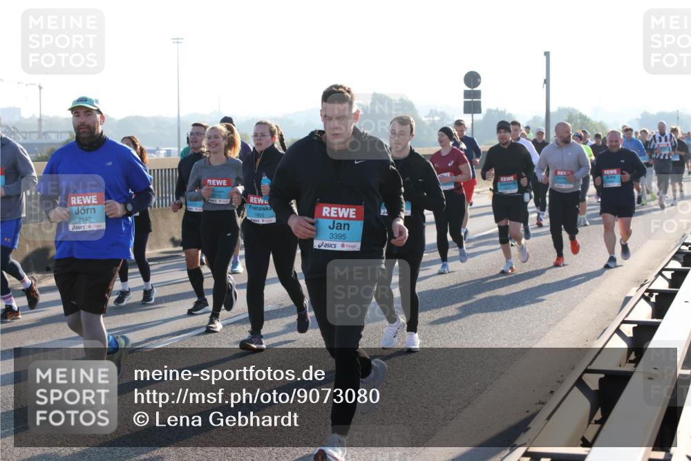 03.10.2025 - Köhlbrandbrückenlauf Lena Gebhardt http://msf.ph/oto/9073080 03.10.2025 09:24:56 Position 1 2142, 1825, 3395 meine-sportfotos.de
