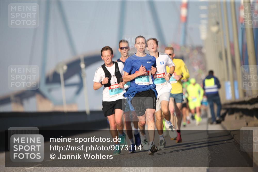 03.10.2025 - Köhlbrandbrückenlauf Jannik Wohlers http://msf.ph/oto/9073114 03.10.2025 09:39:11 Position 3 3153, 1032, 3154 meine-sportfotos.de
