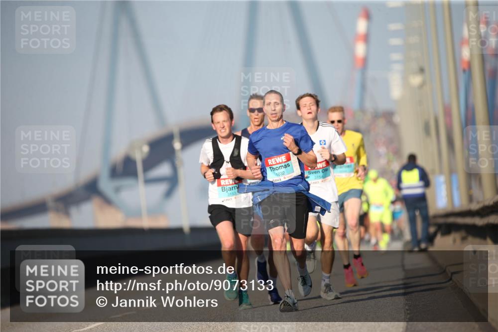 03.10.2025 - Köhlbrandbrückenlauf Jannik Wohlers http://msf.ph/oto/9073133 03.10.2025 09:39:11 Position 3 3153, 1032, 3154 meine-sportfotos.de