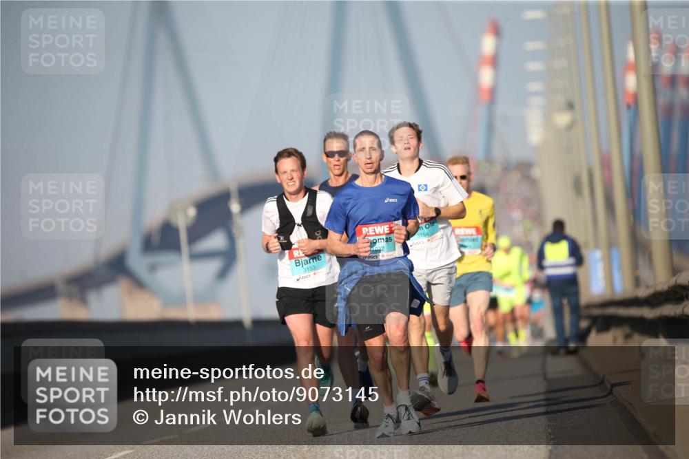 03.10.2025 - Köhlbrandbrückenlauf Jannik Wohlers http://msf.ph/oto/9073145 03.10.2025 09:39:12 Position 3 999, 4032, 3153, 3154 meine-sportfotos.de