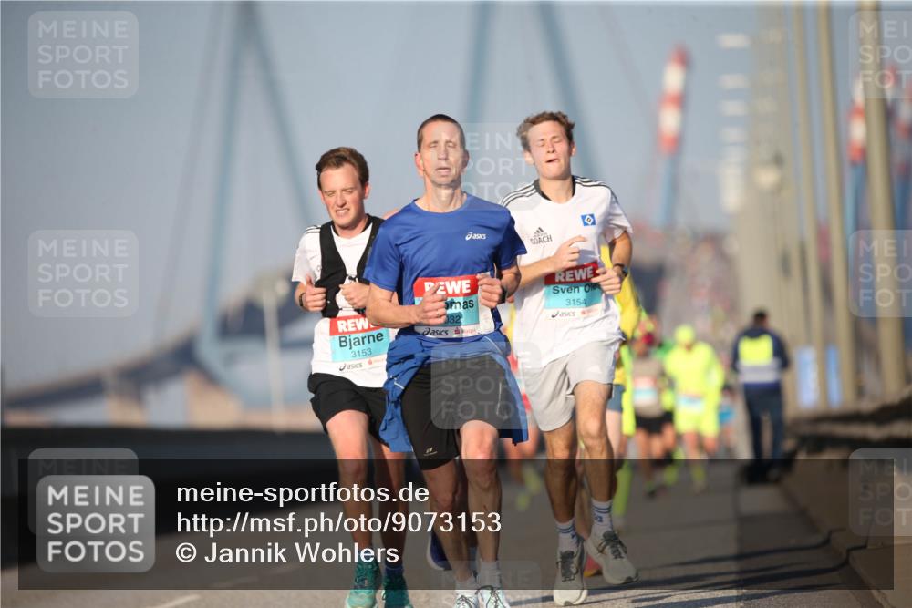 03.10.2025 - Köhlbrandbrückenlauf Jannik Wohlers http://msf.ph/oto/9073153 03.10.2025 09:39:14 Position 3 3153, 132, 3154 meine-sportfotos.de