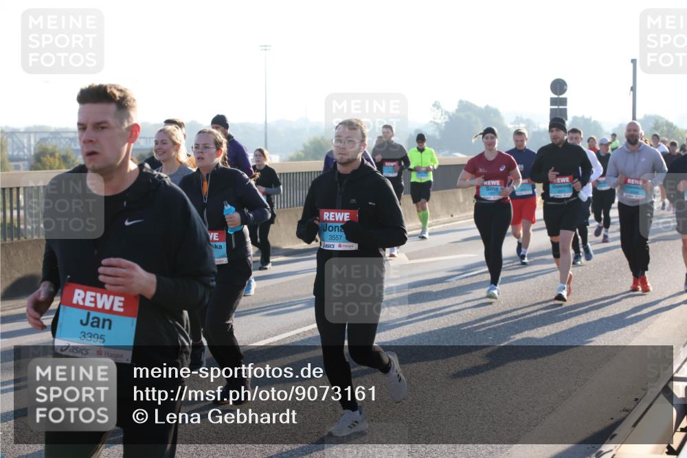 03.10.2025 - Köhlbrandbrückenlauf Lena Gebhardt http://msf.ph/oto/9073161 03.10.2025 09:24:57 Position 1 3395, 3557 meine-sportfotos.de