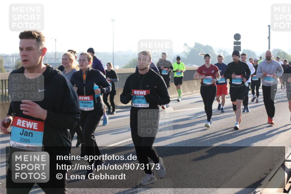 03.10.2025 - Köhlbrandbrückenlauf Lena Gebhardt http://msf.ph/oto/9073173 03.10.2025 09:24:57 Position 1 3395, 1825, 3557 meine-sportfotos.de