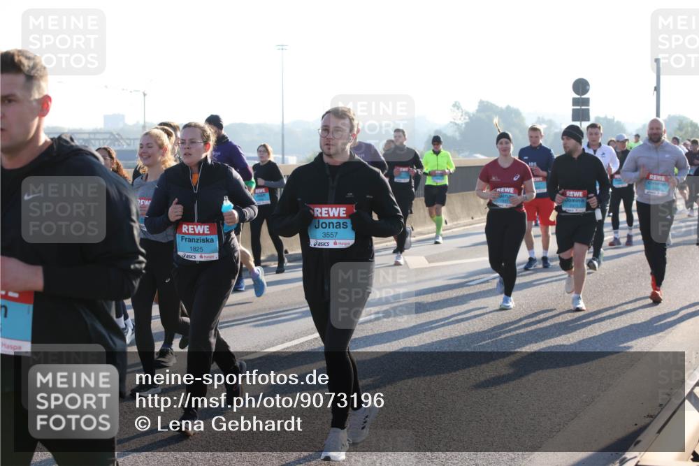 03.10.2025 - Köhlbrandbrückenlauf Lena Gebhardt http://msf.ph/oto/9073196 03.10.2025 09:24:57 Position 1 1825, 3557 meine-sportfotos.de