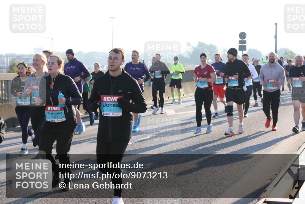 03.10.2025 - Köhlbrandbrückenlauf Lena Gebhardt http://msf.ph/oto/9073213 03.10.2025 09:24:58 Position 1 1910, 37, 1825, 3557 meine-sportfotos.de