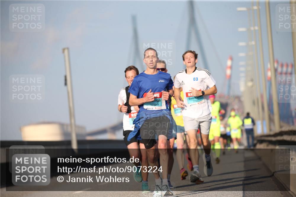03.10.2025 - Köhlbrandbrückenlauf Jannik Wohlers http://msf.ph/oto/9073224 03.10.2025 09:39:16 Position 3 1032, 3154 meine-sportfotos.de