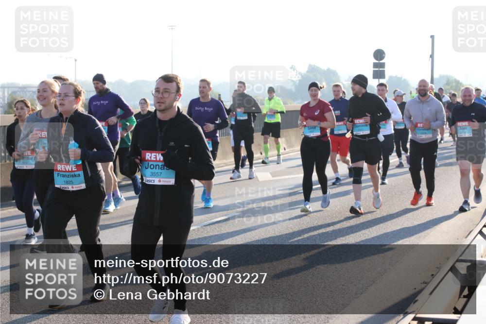 03.10.2025 - Köhlbrandbrückenlauf Lena Gebhardt http://msf.ph/oto/9073227 03.10.2025 09:24:58 Position 1 1910, 1825, 3557 meine-sportfotos.de