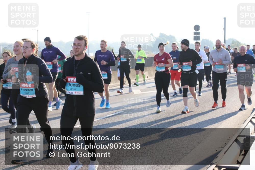 03.10.2025 - Köhlbrandbrückenlauf Lena Gebhardt http://msf.ph/oto/9073238 03.10.2025 09:24:58 Position 1 1910, 1825, 3557 meine-sportfotos.de