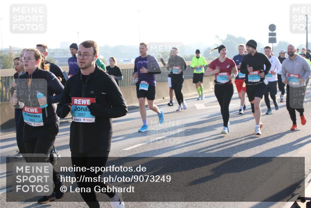 03.10.2025 - Köhlbrandbrückenlauf Lena Gebhardt http://msf.ph/oto/9073249 03.10.2025 09:24:58 Position 1 1825, 3557 meine-sportfotos.de