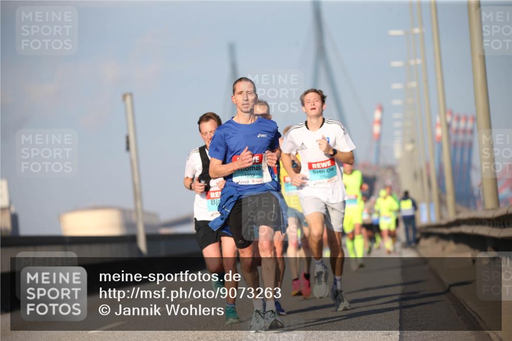 03.10.2025 - Köhlbrandbrückenlauf Jannik Wohlers http://msf.ph/oto/9073263 03.10.2025 09:39:17 Position 3 1032, 3154 meine-sportfotos.de