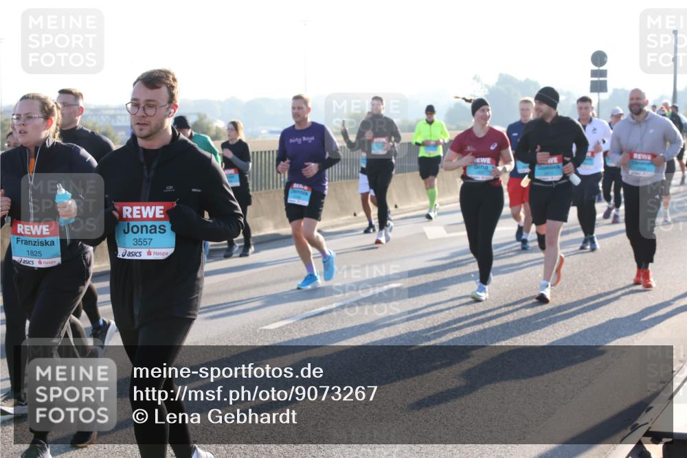 03.10.2025 - Köhlbrandbrückenlauf Lena Gebhardt http://msf.ph/oto/9073267 03.10.2025 09:24:58 Position 1 1825, 3557 meine-sportfotos.de