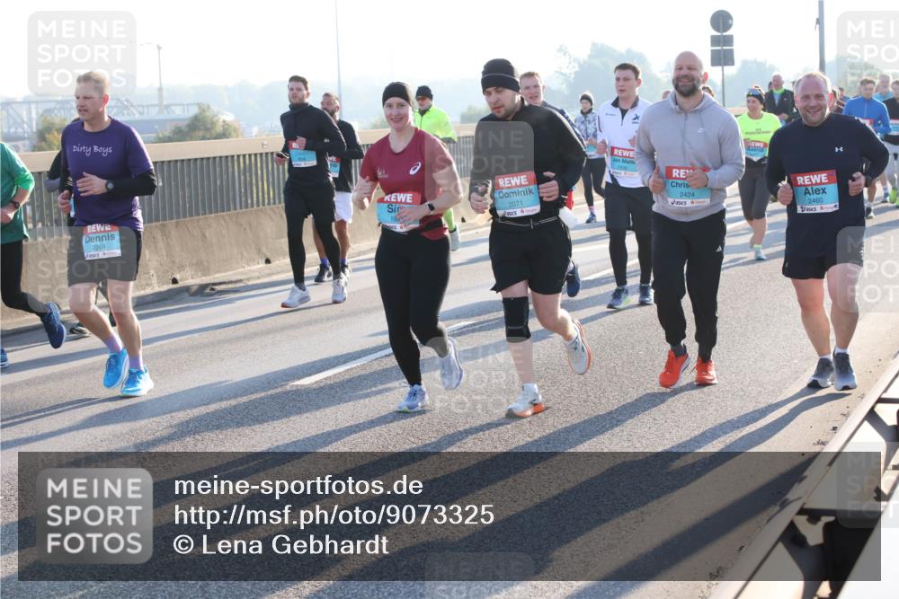 03.10.2025 - Köhlbrandbrückenlauf Lena Gebhardt http://msf.ph/oto/9073325 03.10.2025 09:24:59 Position 1 2269, 19, 2071, 2424, 2460 meine-sportfotos.de