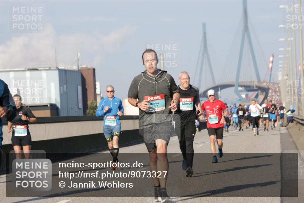 03.10.2025 - Köhlbrandbrückenlauf Jannik Wohlers http://msf.ph/oto/9073327 03.10.2025 09:50:29 Position 3 3721, 1385, 1477 meine-sportfotos.de