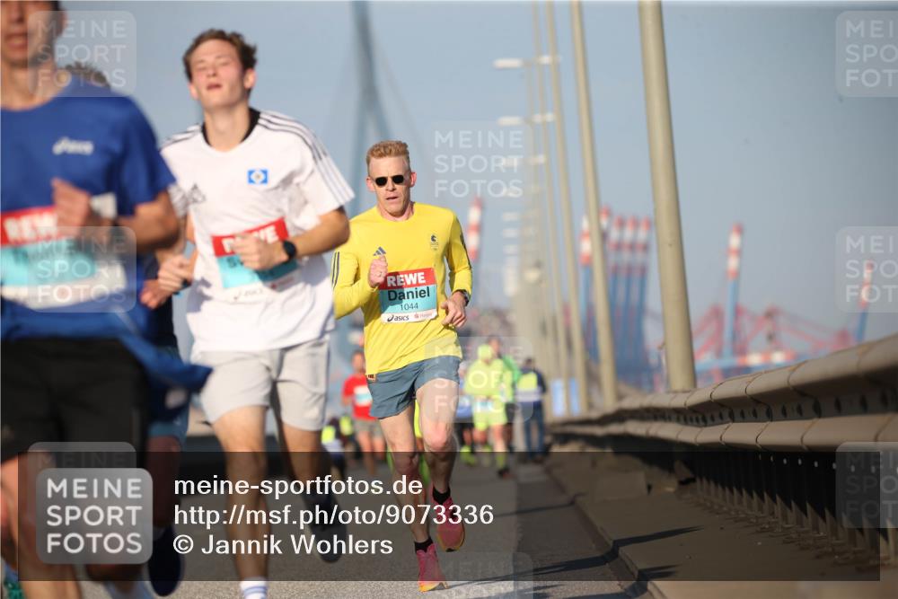 03.10.2025 - Köhlbrandbrückenlauf Jannik Wohlers http://msf.ph/oto/9073336 03.10.2025 09:39:19 Position 3 1044 meine-sportfotos.de