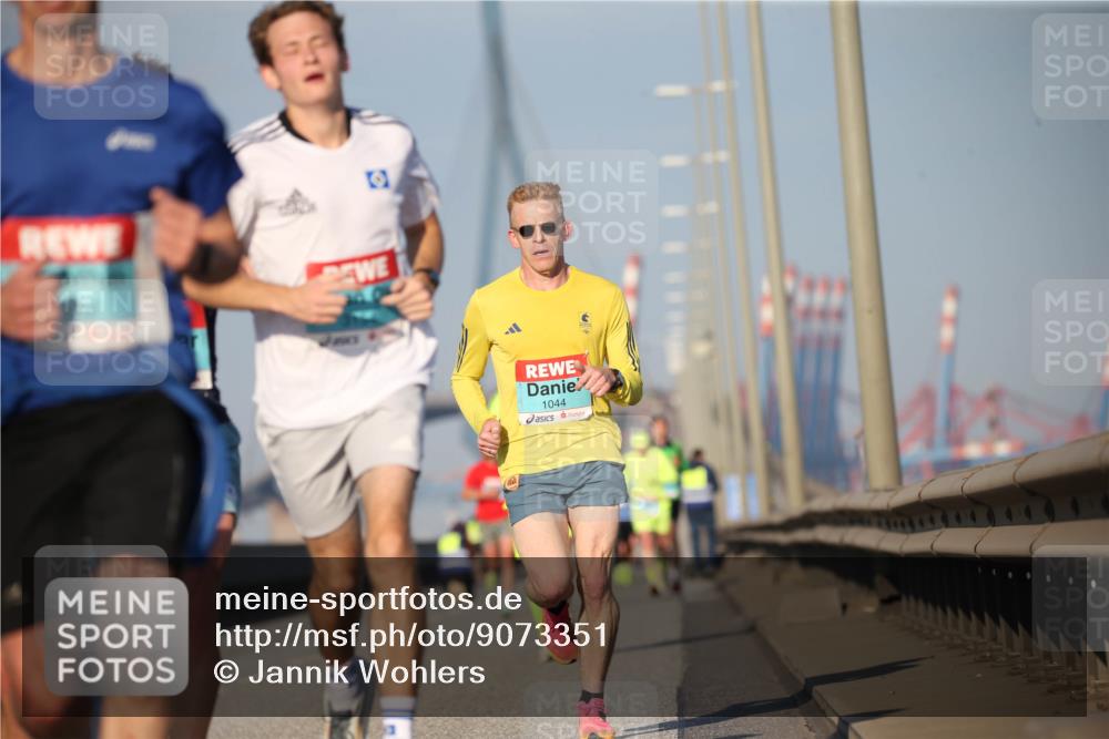 03.10.2025 - Köhlbrandbrückenlauf Jannik Wohlers http://msf.ph/oto/9073351 03.10.2025 09:39:20 Position 3 1044 meine-sportfotos.de