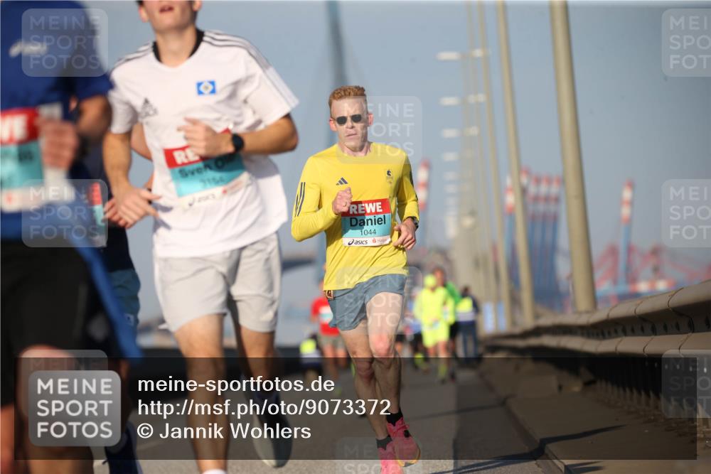 03.10.2025 - Köhlbrandbrückenlauf Jannik Wohlers http://msf.ph/oto/9073372 03.10.2025 09:39:20 Position 3 3154, 1044 meine-sportfotos.de