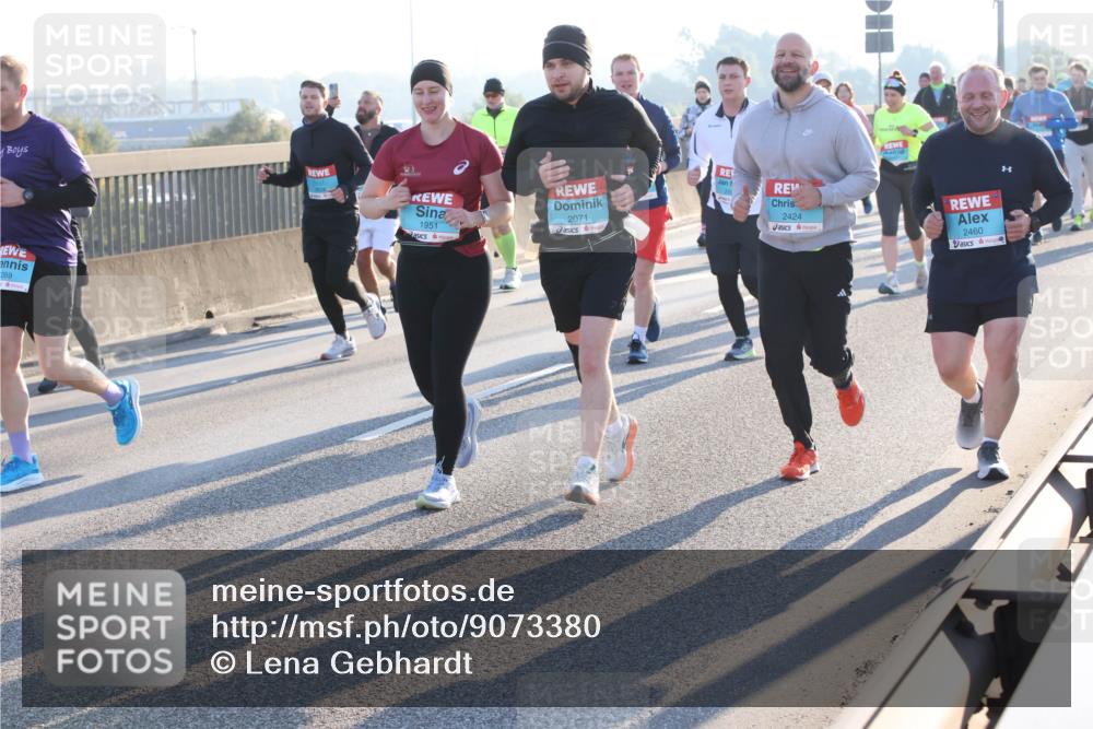 03.10.2025 - Köhlbrandbrückenlauf Lena Gebhardt http://msf.ph/oto/9073380 03.10.2025 09:24:59 Position 1 269, 1951, 2071, 2424, 2460 meine-sportfotos.de