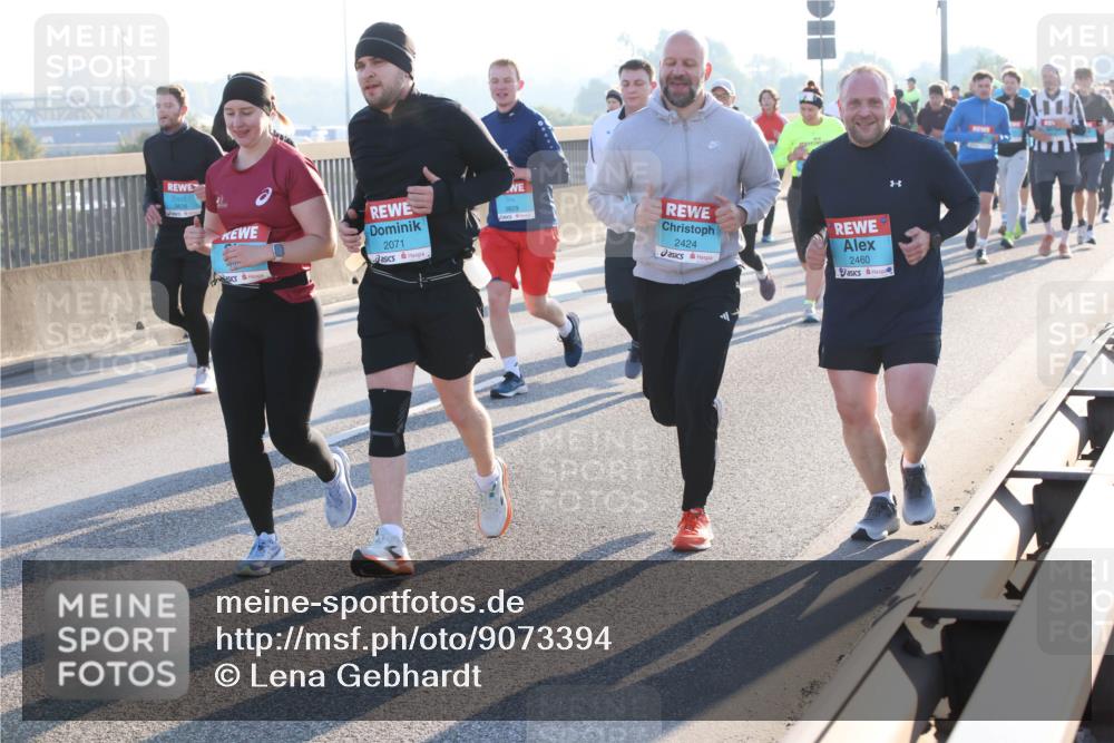03.10.2025 - Köhlbrandbrückenlauf Lena Gebhardt http://msf.ph/oto/9073394 03.10.2025 09:25:00 Position 1 2071, 2424, 2460 meine-sportfotos.de