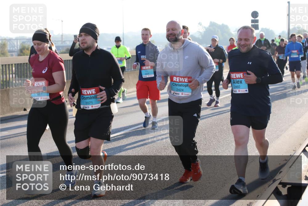 03.10.2025 - Köhlbrandbrückenlauf Lena Gebhardt http://msf.ph/oto/9073418 03.10.2025 09:25:00 Position 1 1951, 2071, 2424, 2460 meine-sportfotos.de