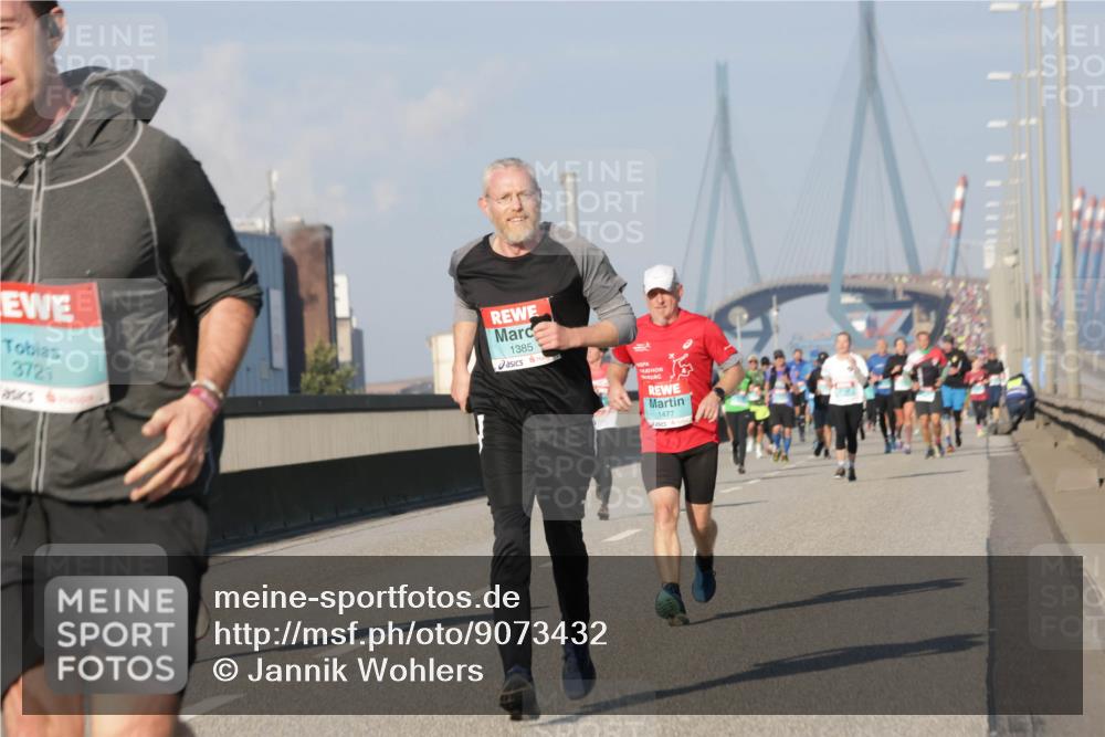 03.10.2025 - Köhlbrandbrückenlauf Jannik Wohlers http://msf.ph/oto/9073432 03.10.2025 09:50:32 Position 3 3721, 1385, 1477 meine-sportfotos.de