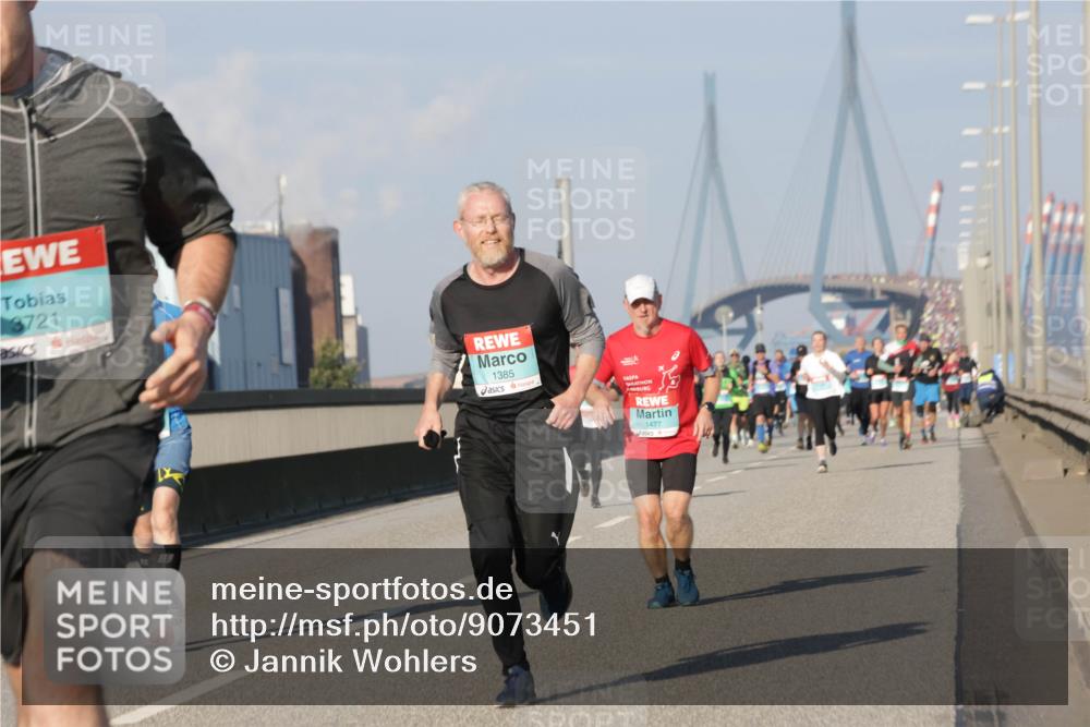 03.10.2025 - Köhlbrandbrückenlauf Jannik Wohlers http://msf.ph/oto/9073451 03.10.2025 09:50:32 Position 3 3721, 1385, 1477 meine-sportfotos.de