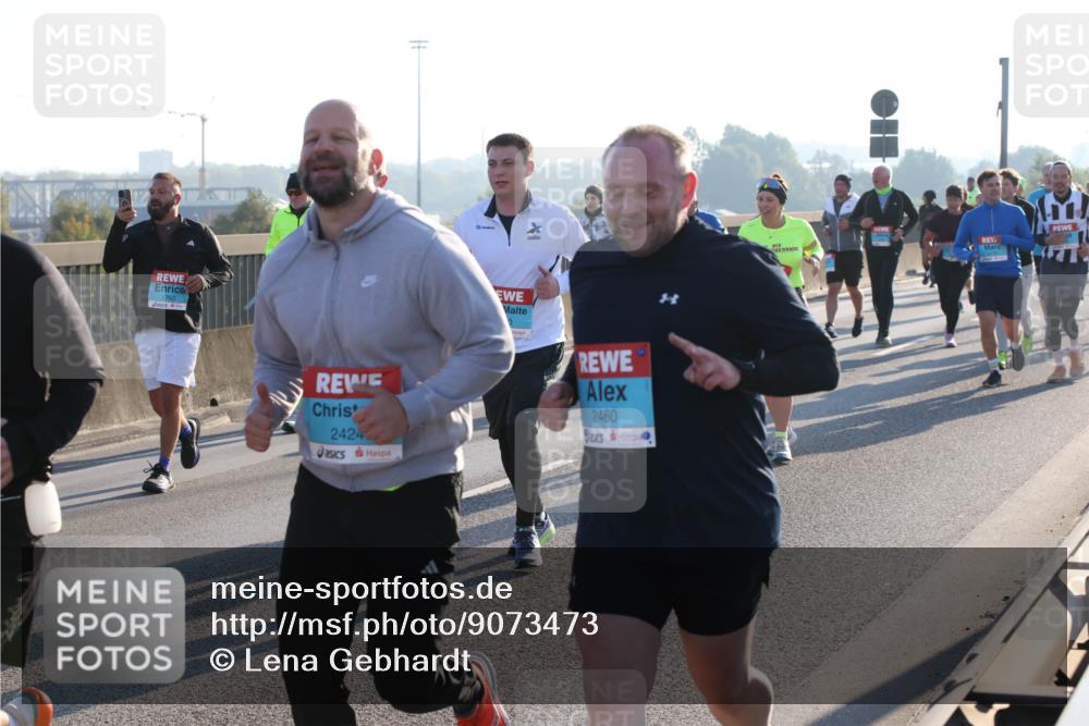 03.10.2025 - Köhlbrandbrückenlauf Lena Gebhardt http://msf.ph/oto/9073473 03.10.2025 09:25:01 Position 1 1763, 2424, 2460 meine-sportfotos.de
