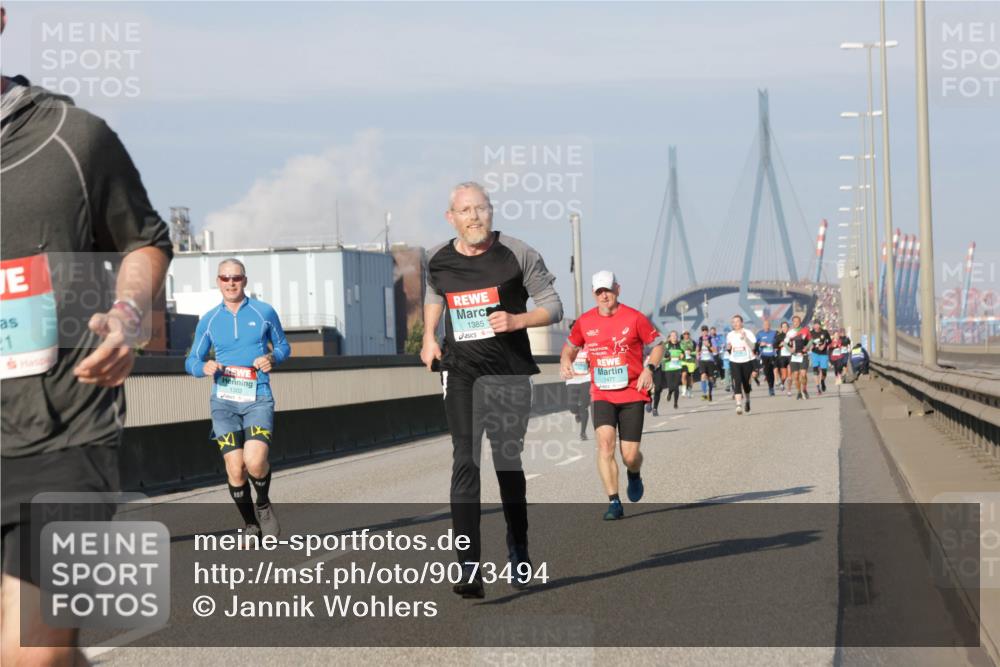 03.10.2025 - Köhlbrandbrückenlauf Jannik Wohlers http://msf.ph/oto/9073494 03.10.2025 09:50:33 Position 3 1, 1302, 1385 meine-sportfotos.de