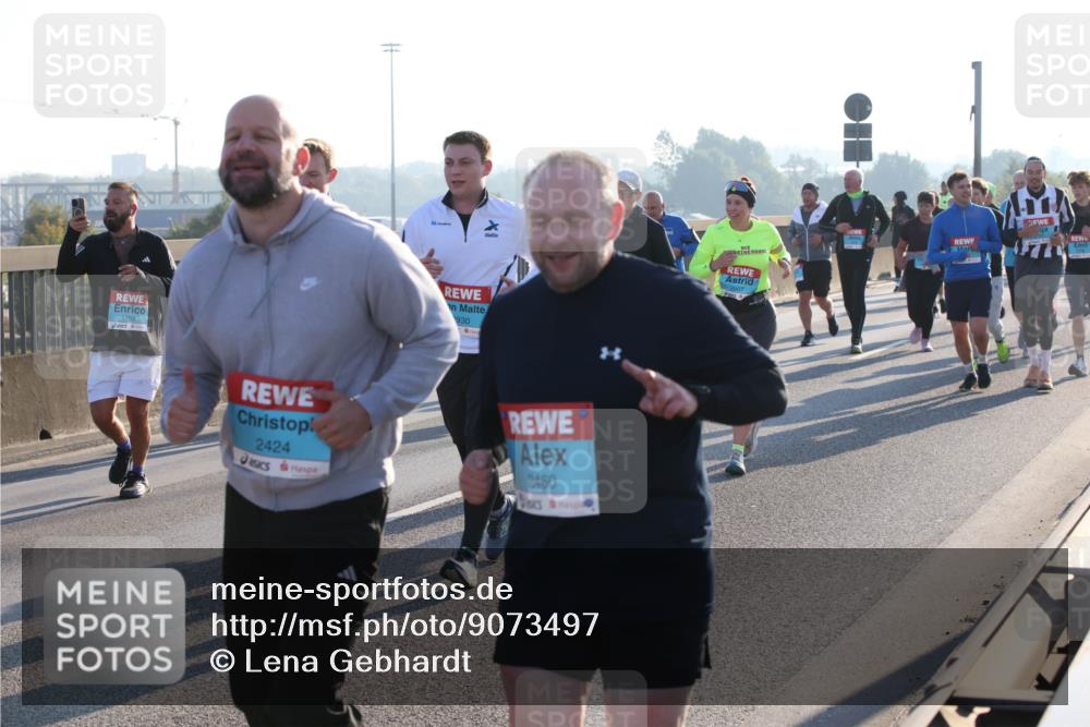 03.10.2025 - Köhlbrandbrückenlauf Lena Gebhardt http://msf.ph/oto/9073497 03.10.2025 09:25:01 Position 1 930, 2424, 2460, 2907 meine-sportfotos.de
