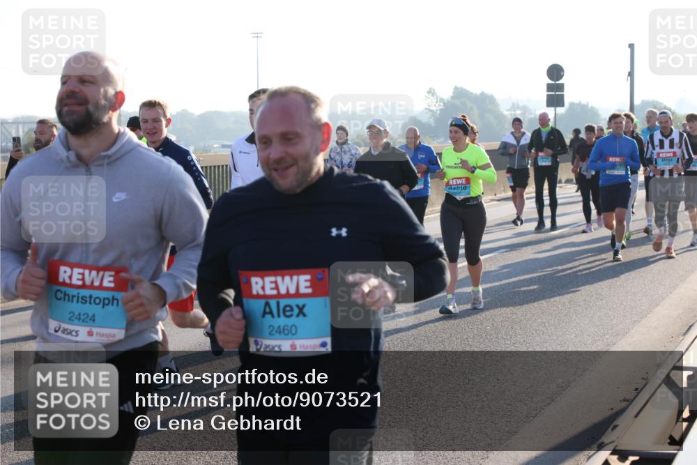 03.10.2025 - Köhlbrandbrückenlauf Lena Gebhardt http://msf.ph/oto/9073521 03.10.2025 09:25:01 Position 1 2424, 2460 meine-sportfotos.de