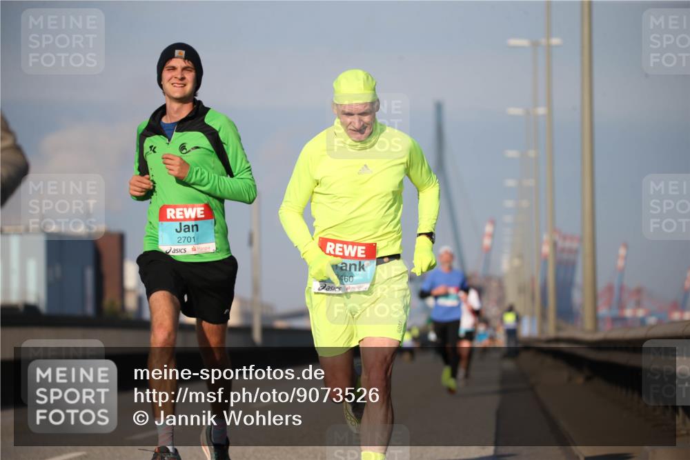 03.10.2025 - Köhlbrandbrückenlauf Jannik Wohlers http://msf.ph/oto/9073526 03.10.2025 09:39:36 Position 3 2701, 460 meine-sportfotos.de