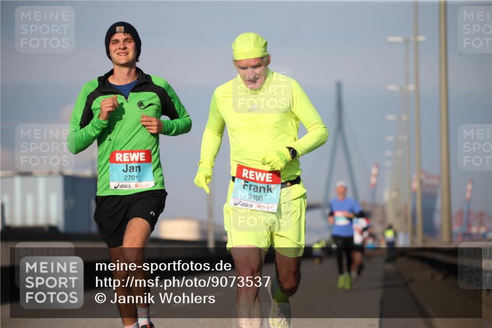 03.10.2025 - Köhlbrandbrückenlauf Jannik Wohlers http://msf.ph/oto/9073537 03.10.2025 09:39:36 Position 3 2701, 3460 meine-sportfotos.de
