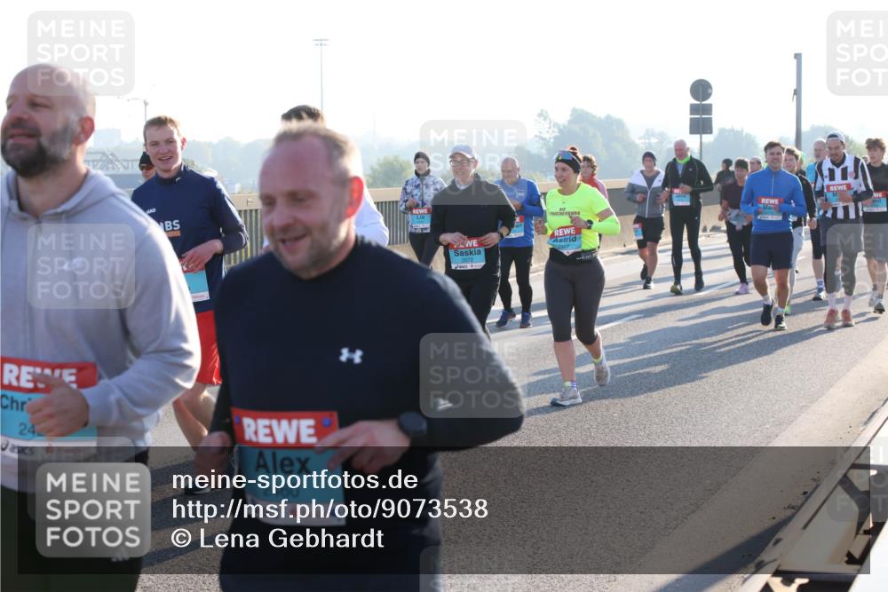 03.10.2025 - Köhlbrandbrückenlauf Lena Gebhardt http://msf.ph/oto/9073538 03.10.2025 09:25:01 Position 1 24, 2460 meine-sportfotos.de