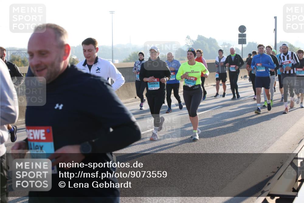 03.10.2025 - Köhlbrandbrückenlauf Lena Gebhardt http://msf.ph/oto/9073559 03.10.2025 09:25:02 Position 1 460, 2072, 2907 meine-sportfotos.de