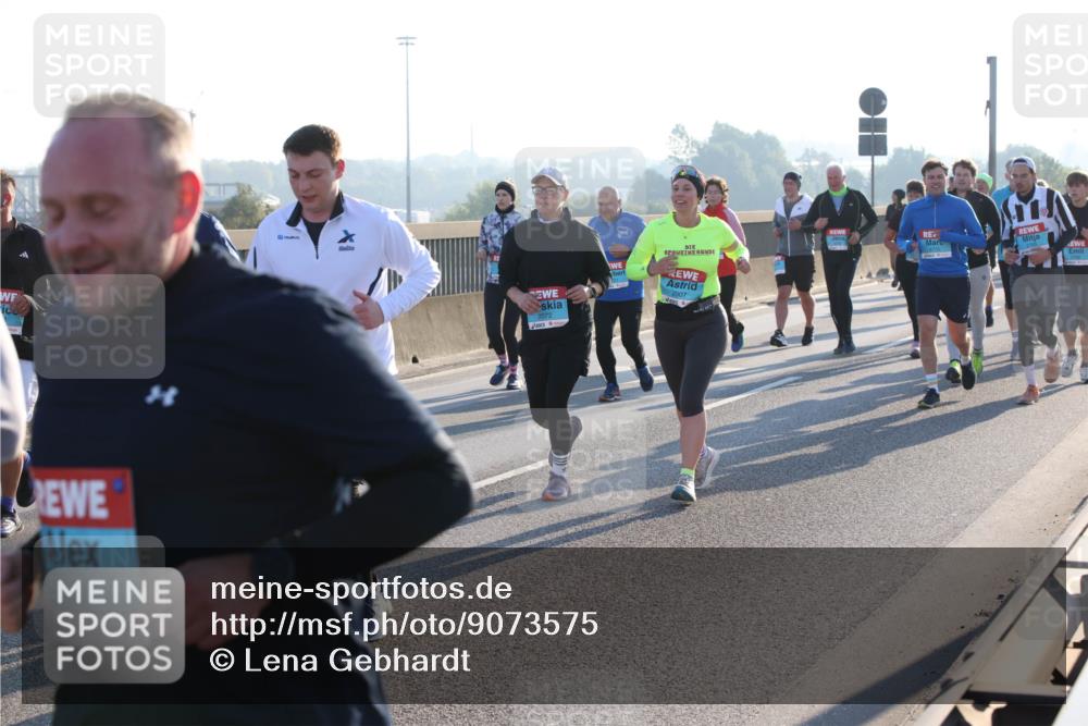 03.10.2025 - Köhlbrandbrückenlauf Lena Gebhardt http://msf.ph/oto/9073575 03.10.2025 09:25:02 Position 1 460, 2072, 2907 meine-sportfotos.de