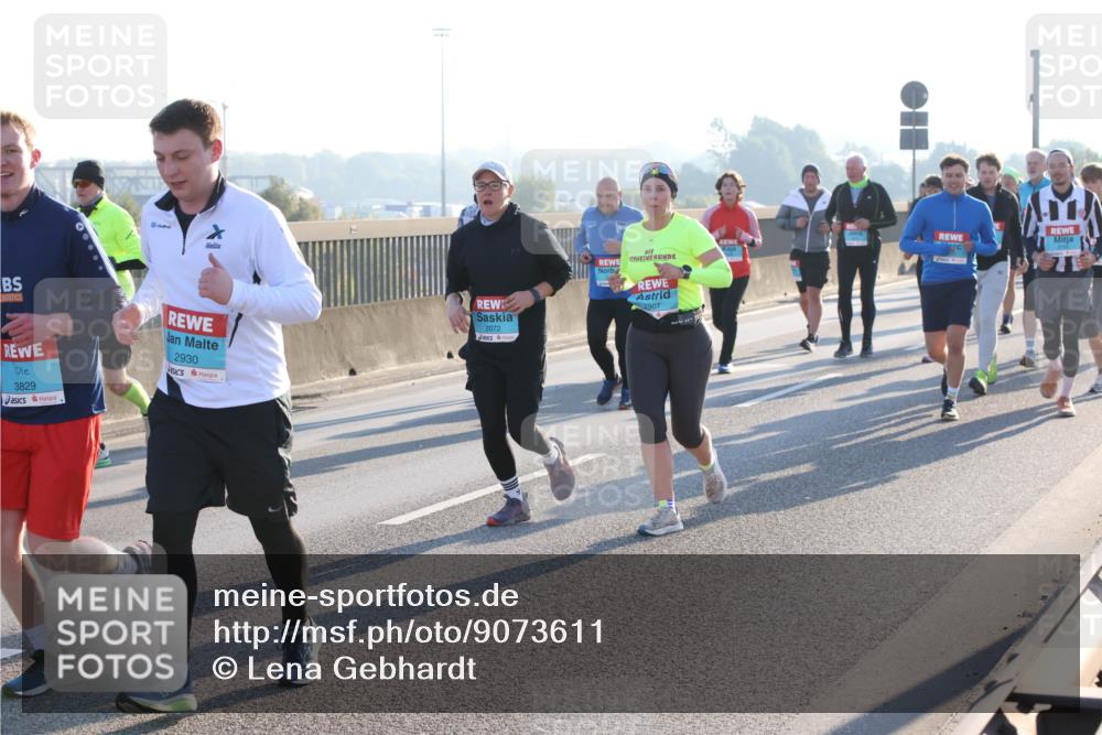 03.10.2025 - Köhlbrandbrückenlauf Lena Gebhardt http://msf.ph/oto/9073611 03.10.2025 09:25:02 Position 1 3829, 2930, 2072, 2907 meine-sportfotos.de
