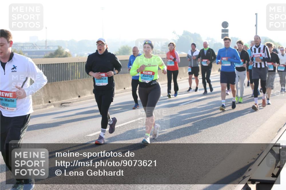 03.10.2025 - Köhlbrandbrückenlauf Lena Gebhardt http://msf.ph/oto/9073621 03.10.2025 09:25:02 Position 1 2930, 2072, 2907 meine-sportfotos.de