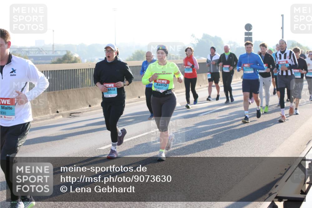 03.10.2025 - Köhlbrandbrückenlauf Lena Gebhardt http://msf.ph/oto/9073630 03.10.2025 09:25:02 Position 1 930, 2072, 2907 meine-sportfotos.de