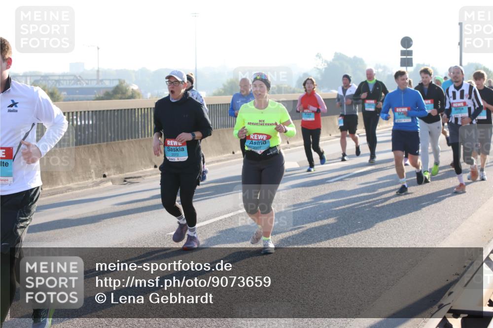 03.10.2025 - Köhlbrandbrückenlauf Lena Gebhardt http://msf.ph/oto/9073659 03.10.2025 09:25:02 Position 1 2072, 2907 meine-sportfotos.de