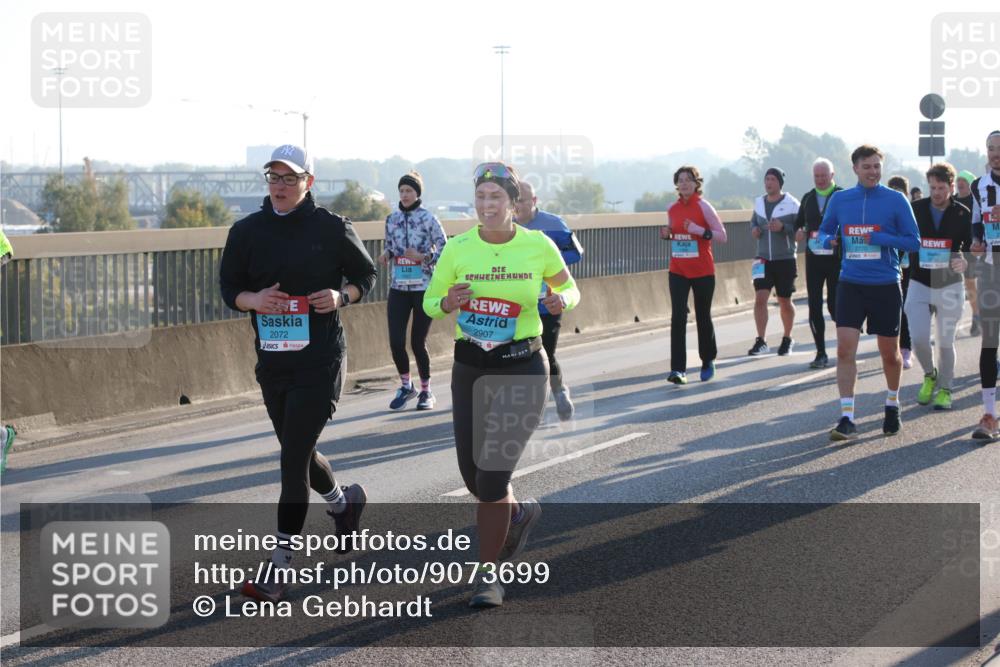 03.10.2025 - Köhlbrandbrückenlauf Lena Gebhardt http://msf.ph/oto/9073699 03.10.2025 09:25:03 Position 1 2072, 2907 meine-sportfotos.de