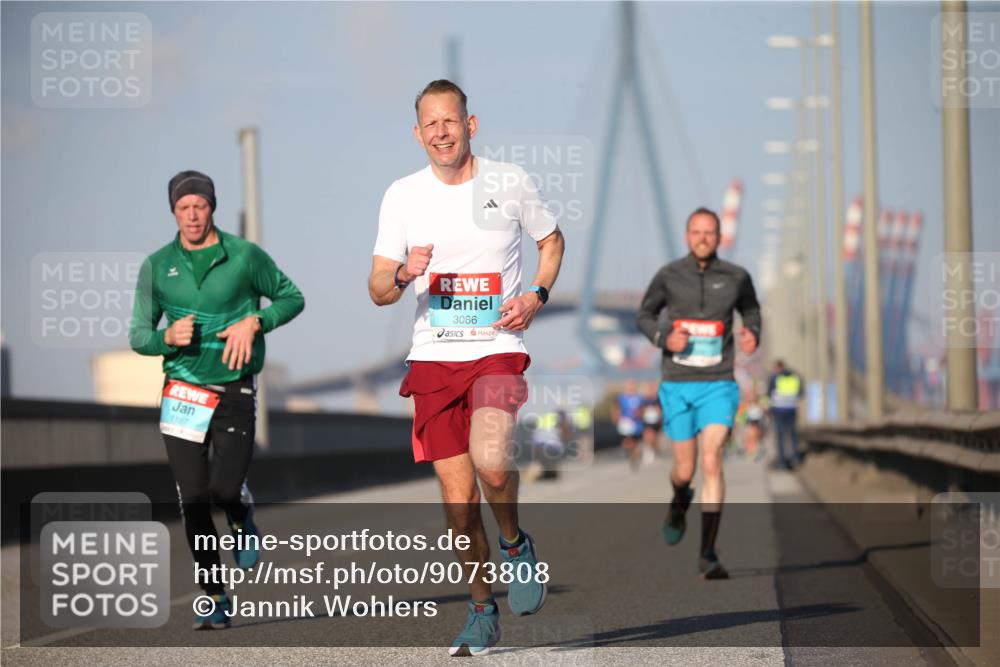 03.10.2025 - Köhlbrandbrückenlauf Jannik Wohlers http://msf.ph/oto/9073808 03.10.2025 09:39:56 Position 3 1187, 3086 meine-sportfotos.de
