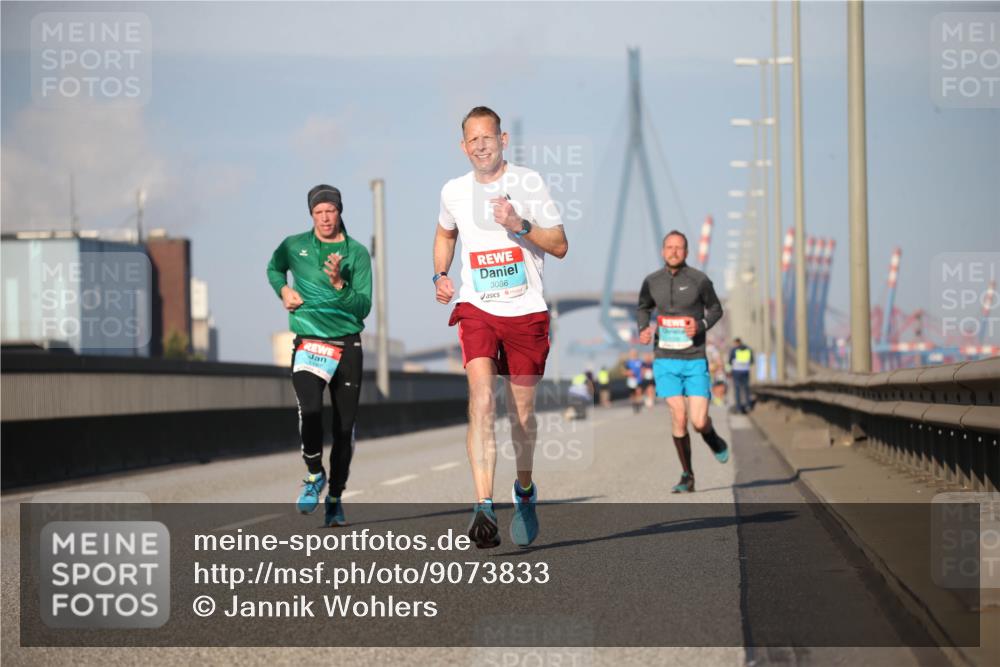 03.10.2025 - Köhlbrandbrückenlauf Jannik Wohlers http://msf.ph/oto/9073833 03.10.2025 09:39:56 Position 3 3086 meine-sportfotos.de